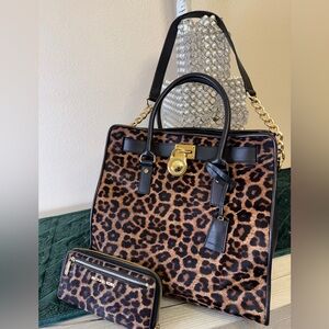 GENTLY USED…MICHAEL KORS CHEETAH PRINTED HAIRCALF HAMILTON TOTE w/LG WALLET